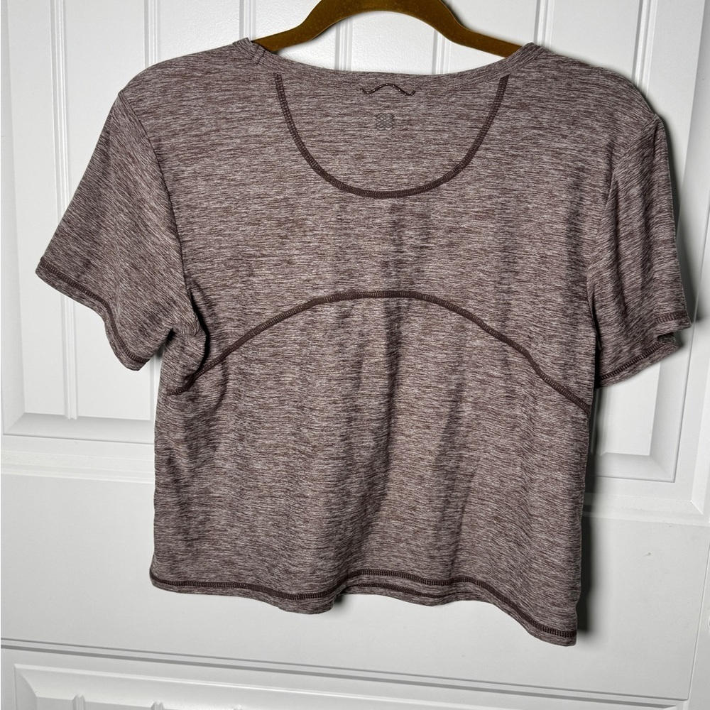 Heathered Crop Athletic Tee - Picture 4 of 4